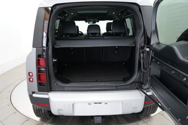 2024 Land Rover Defender 110 P300 - 23077530 - 41