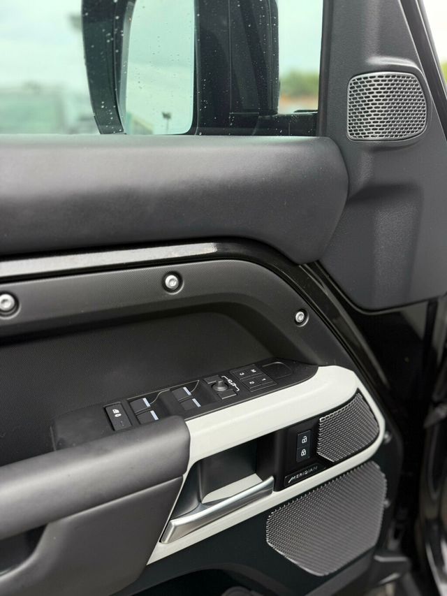 2024 Land Rover Defender 110 P300 S - 22962169 - 19