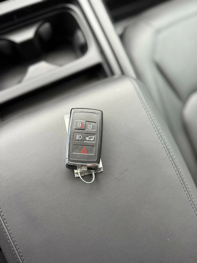 2024 Land Rover Defender 110 P300 S - 22962169 - 24