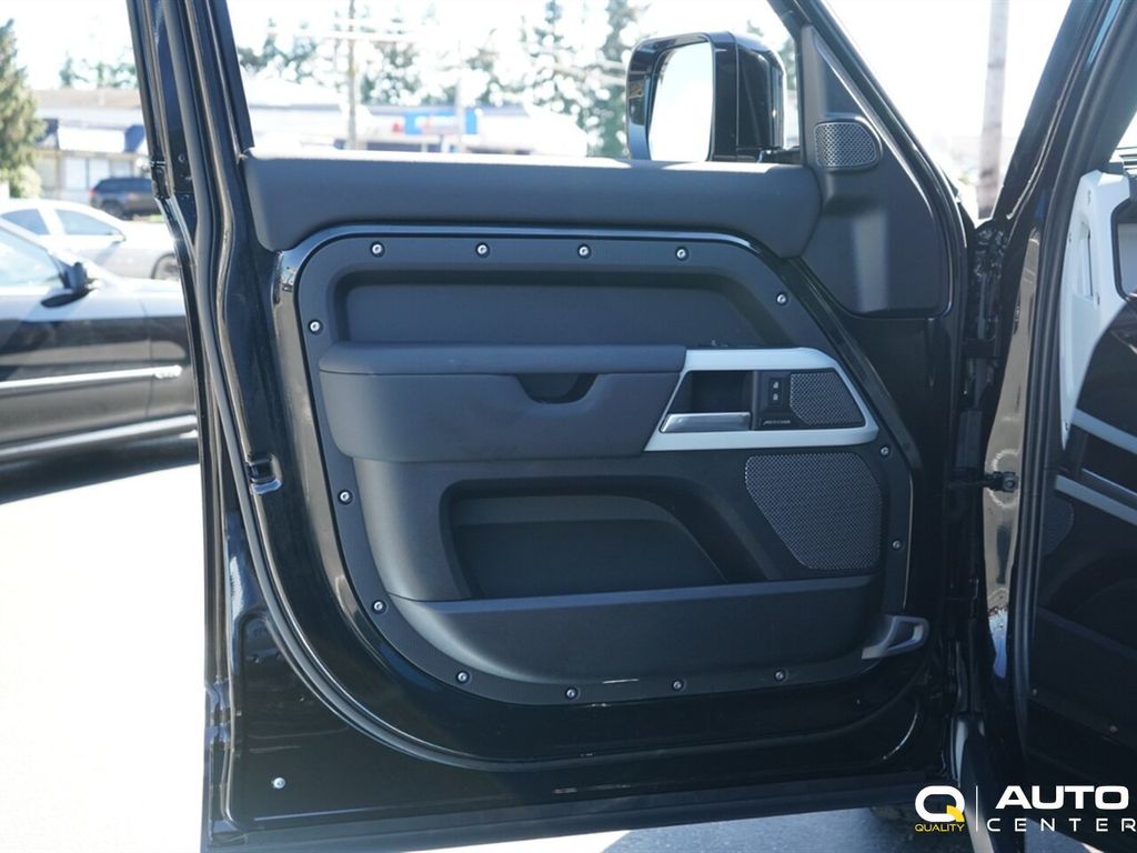 2024 Land Rover Defender 110 P300 S - 23006110 - 11