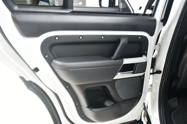2024 Land Rover Defender 110 P300 S - 22949140 - 23