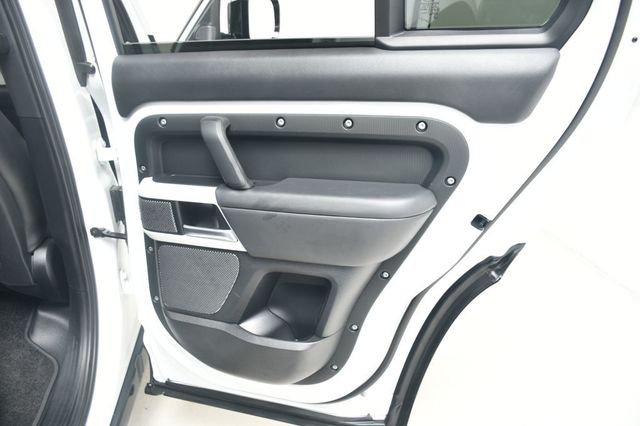 2024 Land Rover Defender 110 P300 S - 22949140 - 24
