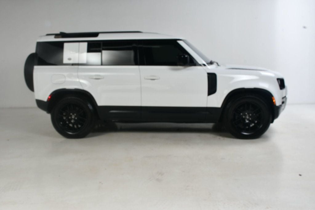 2024 Land Rover Defender 110 S photo 3