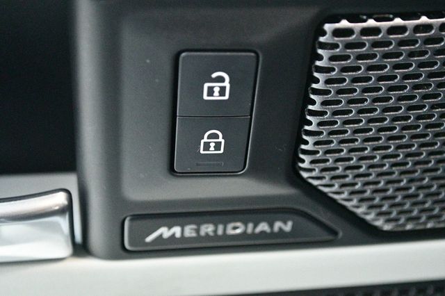 2024 Land Rover Defender 110 P300 S - 22949140 - 64