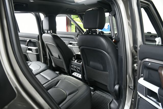 2024 Land Rover Defender 110 P300 S - 23024373 - 37