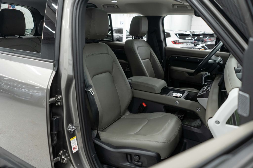 Land Rover Defender photo 11