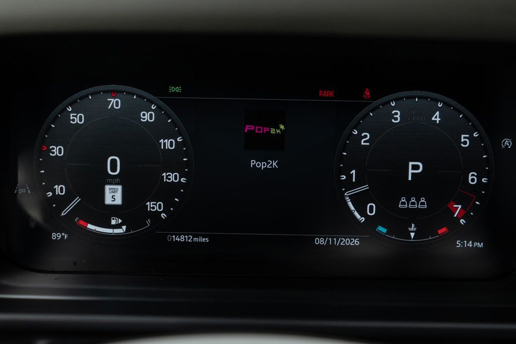 Land Rover Defender photo 17