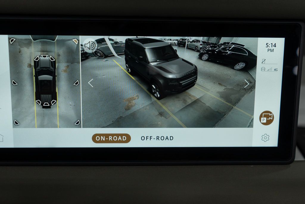 Land Rover Defender photo 21