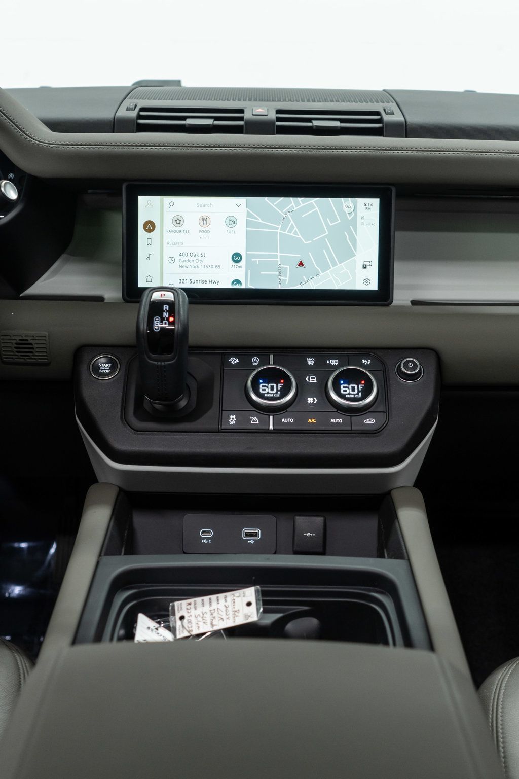 Land Rover Defender photo 29