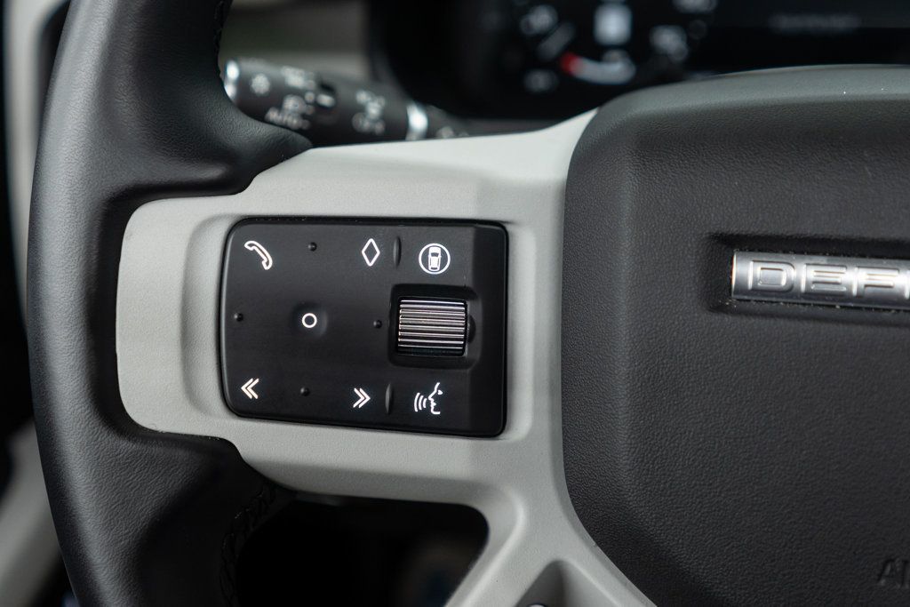 Land Rover Defender photo 30
