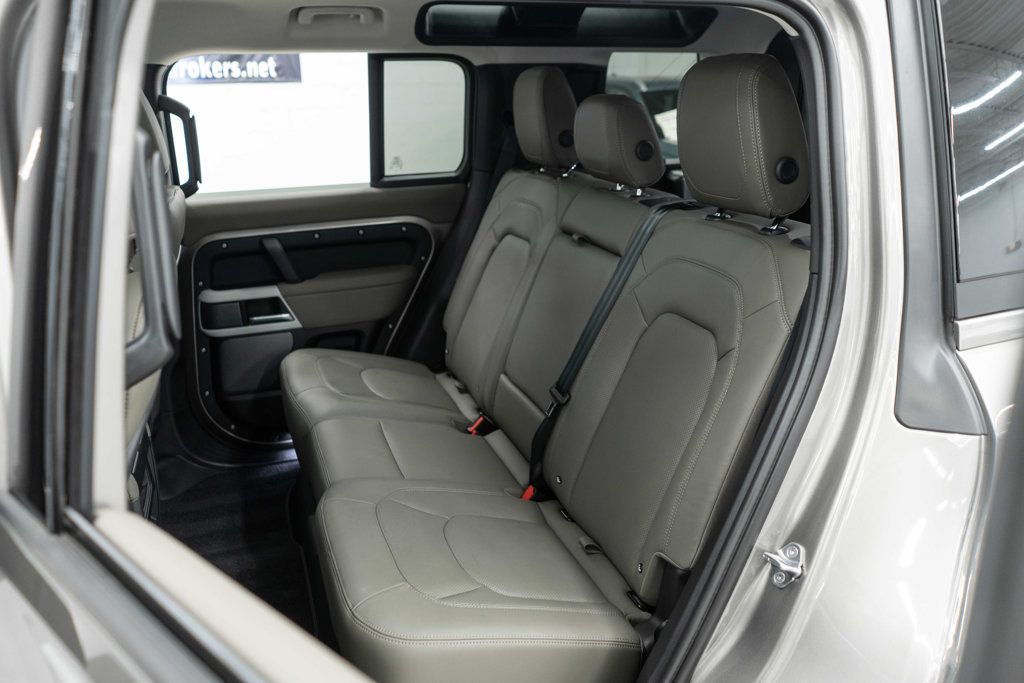 Land Rover Defender photo 33