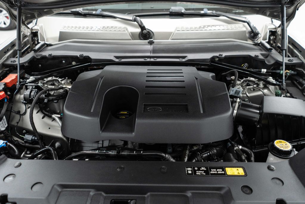 Land Rover Defender photo 39