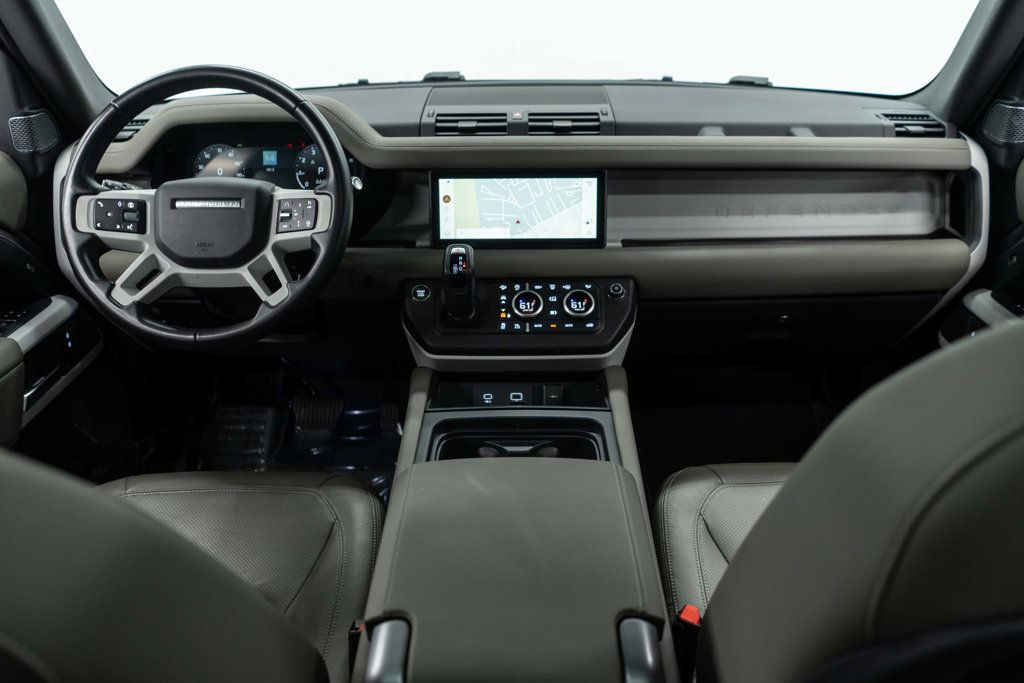 Land Rover Defender photo 10