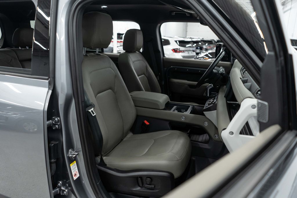Land Rover Defender photo 11