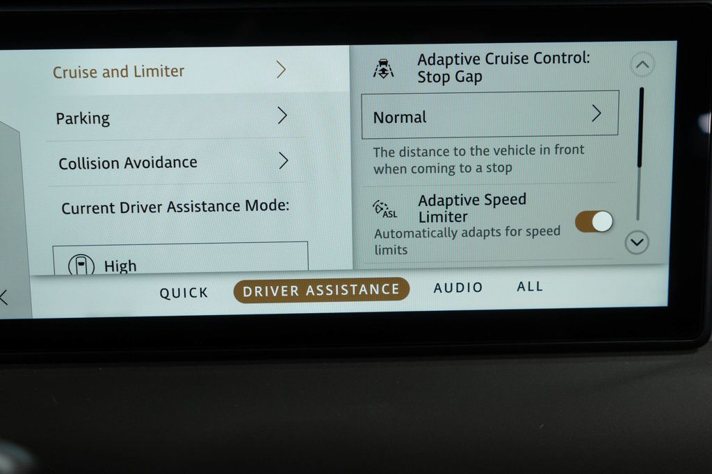 Land Rover Defender photo 28
