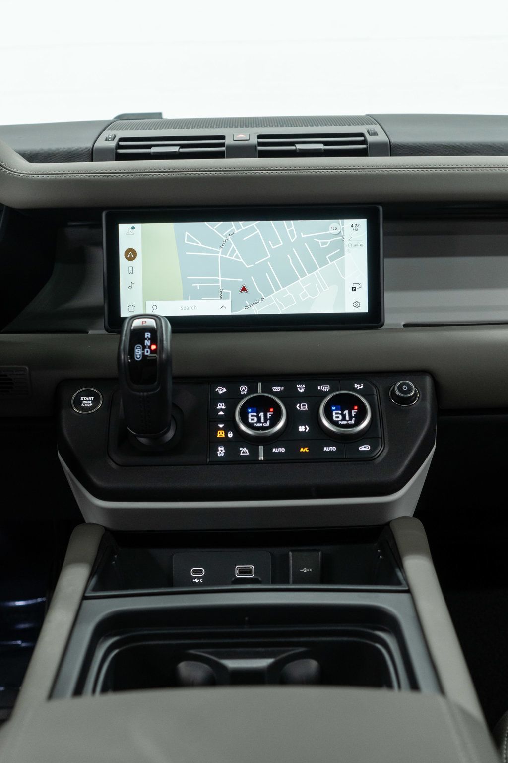 Land Rover Defender photo 30