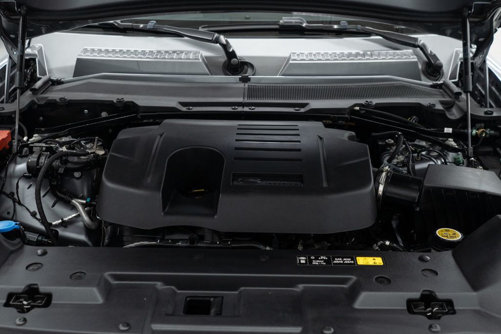 Land Rover Defender photo 32