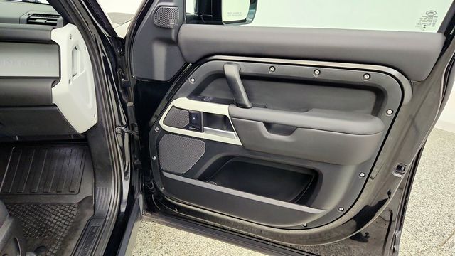 2024 Land Rover Defender 110 P400 S - 23094635 - 26