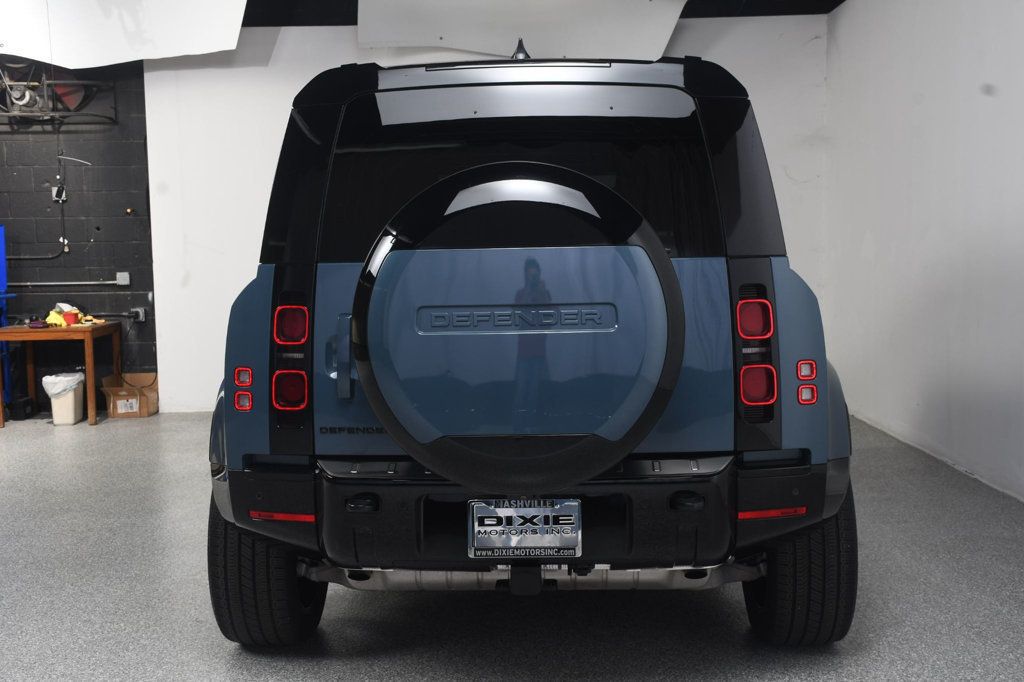 Land Rover Defender photo 16
