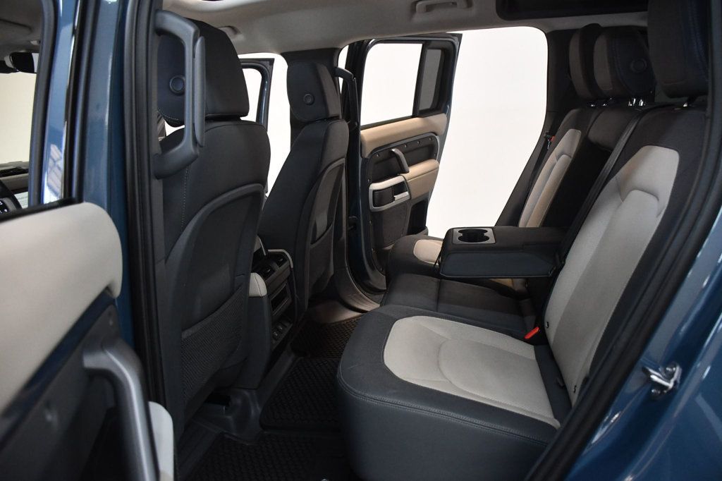 Land Rover Defender photo 36