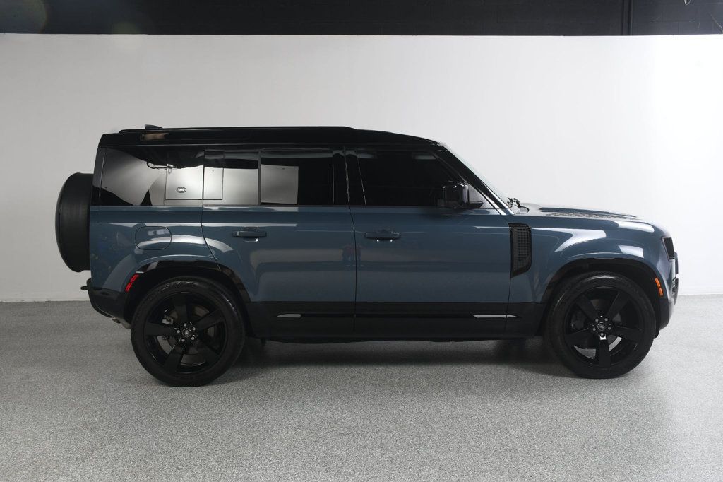 Land Rover Defender photo 4