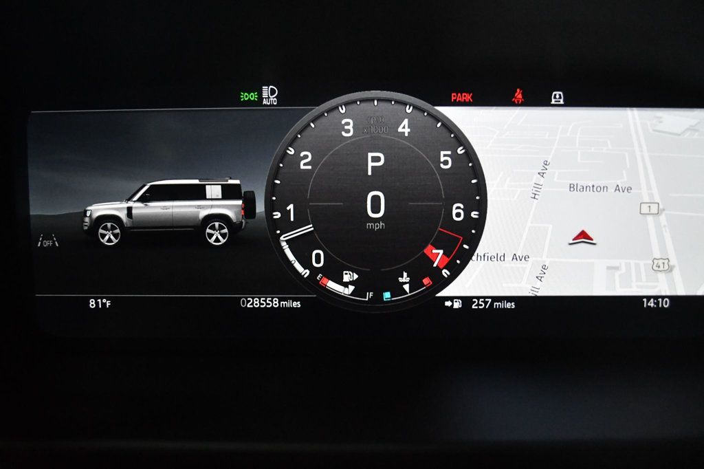 Land Rover Defender photo 44