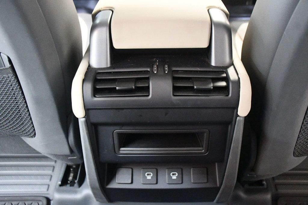 Land Rover Defender photo 65