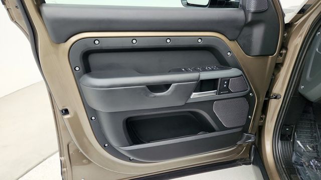 2024 Land Rover Defender 110 P400 X-Dynamic SE w/ 22'' Wheels, Air Suspension Pack & HUD - 22952574 - 10