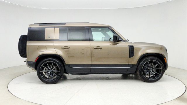 2024 Land Rover Defender 110 P400 X-Dynamic SE w/ 22'' Wheels, Air Suspension Pack & HUD - 22952574 - 3