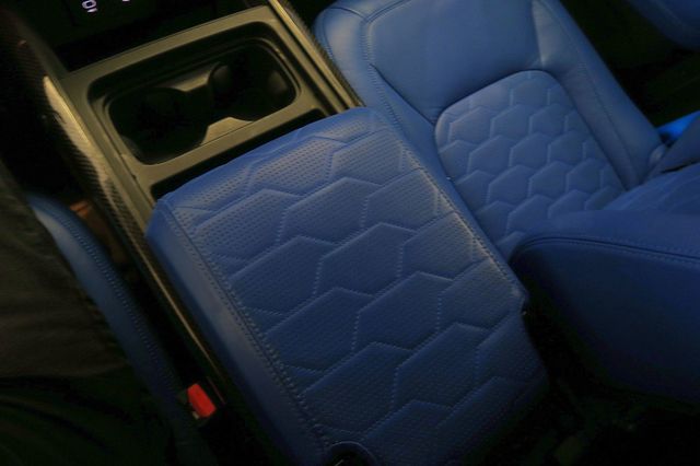 2024 Land Rover Defender 110 P400 X-Dynamic SE Widebody - 22973654 - 16