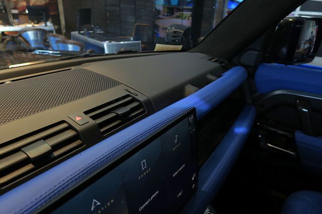 2024 Land Rover Defender 110 P400 X-Dynamic SE Widebody - 22973654 - 18