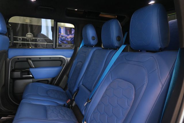 2024 Land Rover Defender 110 P400 X-Dynamic SE Widebody - 22973654 - 30