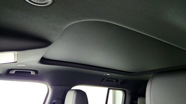 2024 Land Rover Defender 110 P400 X-Dynamic SE with 22'' Wheels, Extended Black Ext. Pkg - 22974958 - 9