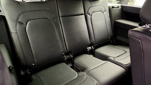 2024 Land Rover Defender 110 P400 X-Dynamic SE with 22'' Wheels, Extended Black Ext. Pkg - 22974958 - 23