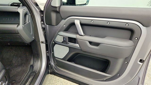 2024 Land Rover Defender 110 P400 X-Dynamic SE with 22'' Wheels, Extended Black Ext. Pkg - 22974958 - 27