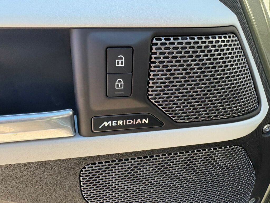 2024 Land Rover Defender 110-S/HtdSts-SteeringWheel/AdaptCruise/BlindSpotMonitor/NAV - 22967937 - 16
