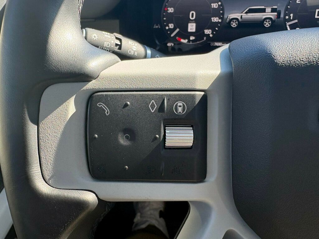 2024 Land Rover Defender 110-S/HtdSts-SteeringWheel/AdaptCruise/BlindSpotMonitor/NAV - 22967937 - 33