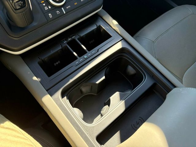 2024 Land Rover Defender 110-S/HtdSts-SteeringWheel/AdaptCruise/BlindSpotMonitor/NAV - 22967937 - 36