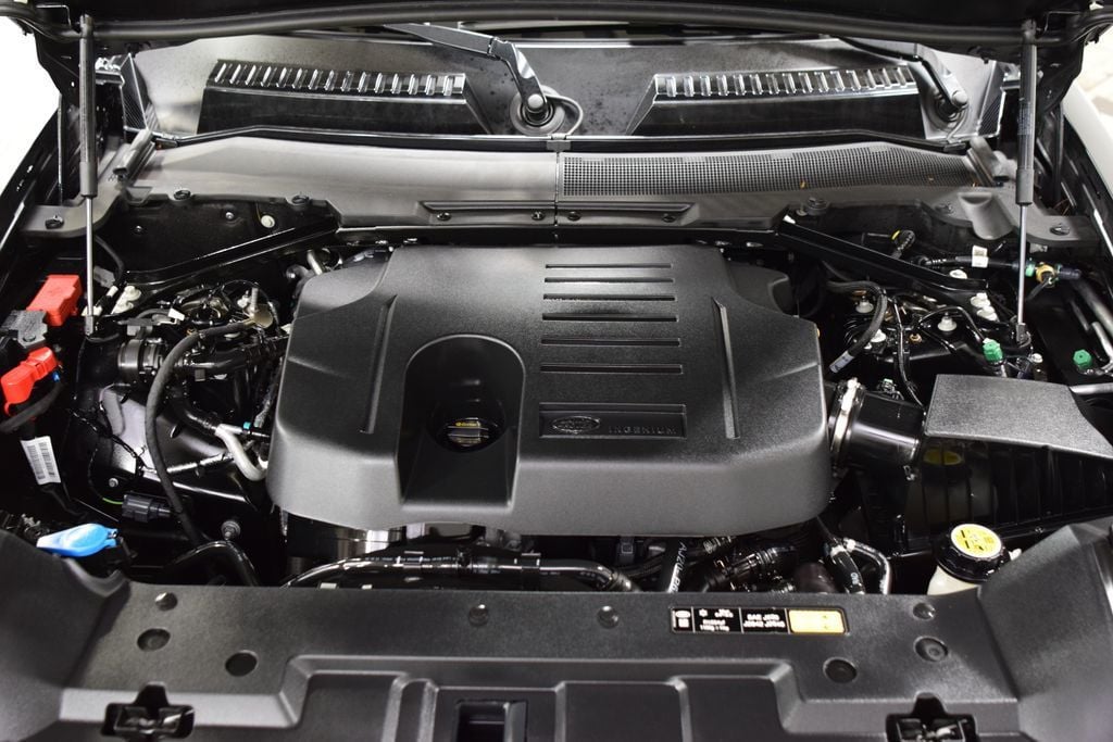 2024 Land Rover Defender 130 P400 X - 23066833 - 31