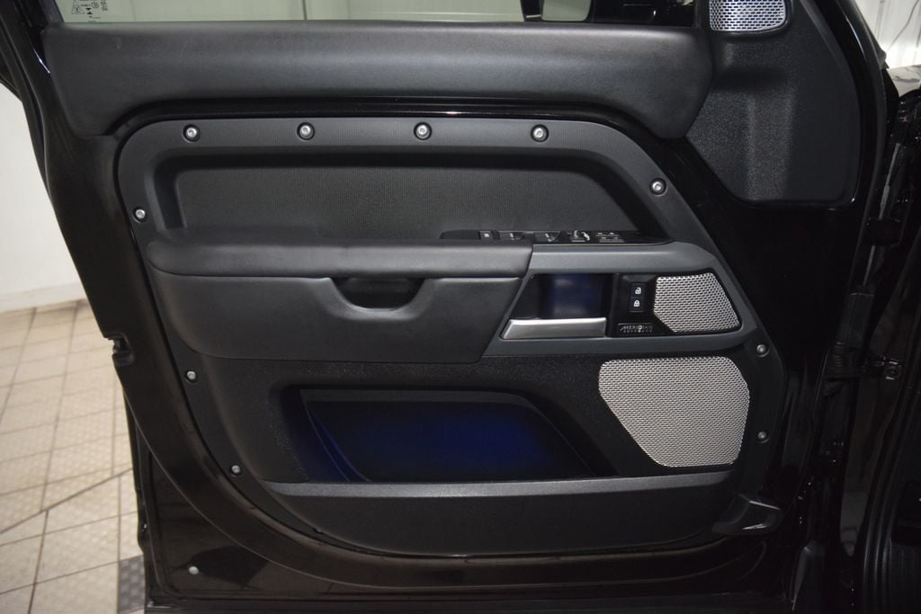 2024 Land Rover Defender 130 P400 X - 23066833 - 49