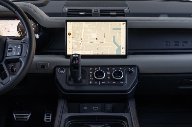 2024 Land Rover Defender 130 P400 X - 22979068 - 16