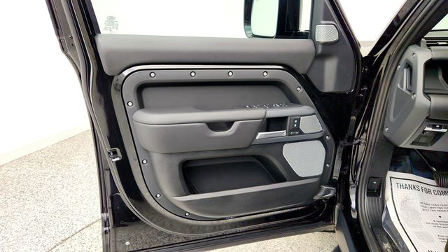 2024 Land Rover Defender 130 P400 X-Dynamic SE - 23094733 - 10