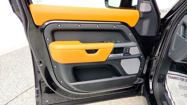 2024 Land Rover Defender 130 P400 X-Dynamic SE w/ 22'' Wheels, Ext. Leather & Black Pack - 23091246 - 10