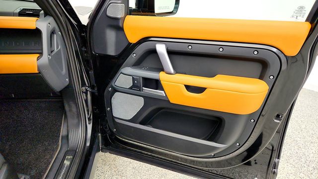 2024 Land Rover Defender 130 P400 X-Dynamic SE w/ 22'' Wheels, Ext. Leather & Black Pack - 23091246 - 27