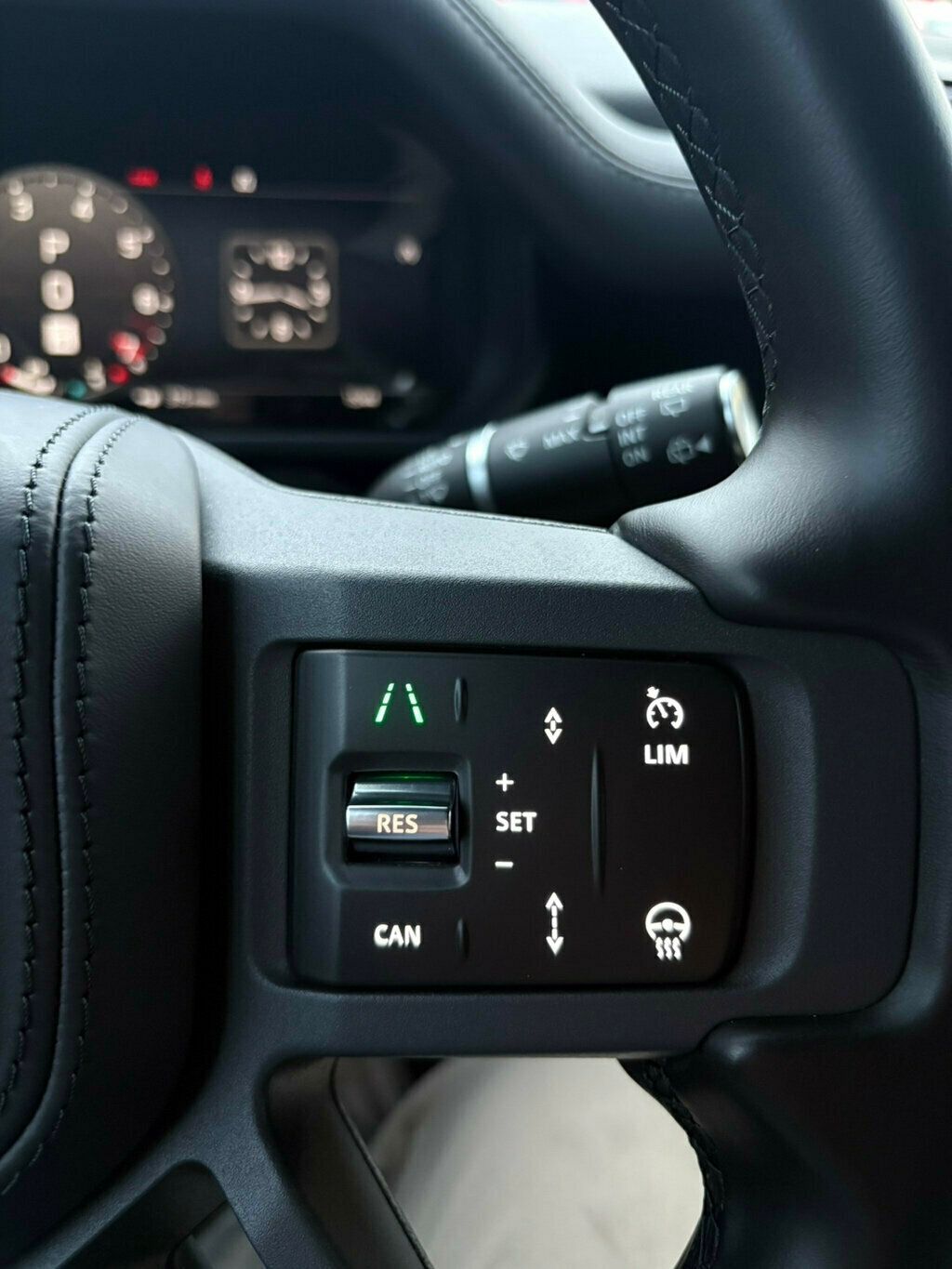 2024 Land Rover Defender LocalTrade/MSRP$88705/X-Dynamic-SE/Heated&CooledSeats/FamilyPkg - 22961394 - 13