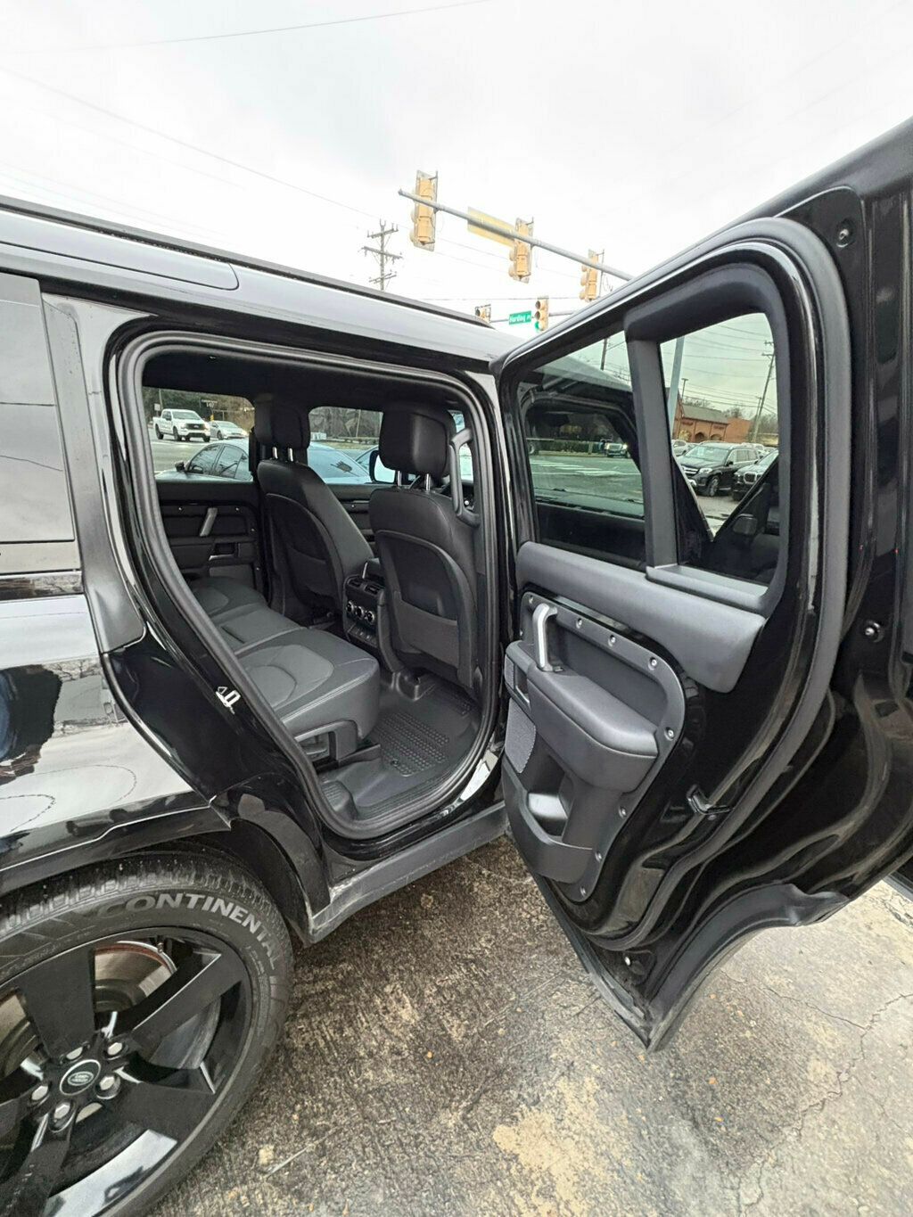 2024 Land Rover Defender LocalTrade/MSRP$88705/X-Dynamic-SE/Heated&CooledSeats/FamilyPkg - 22961394 - 22