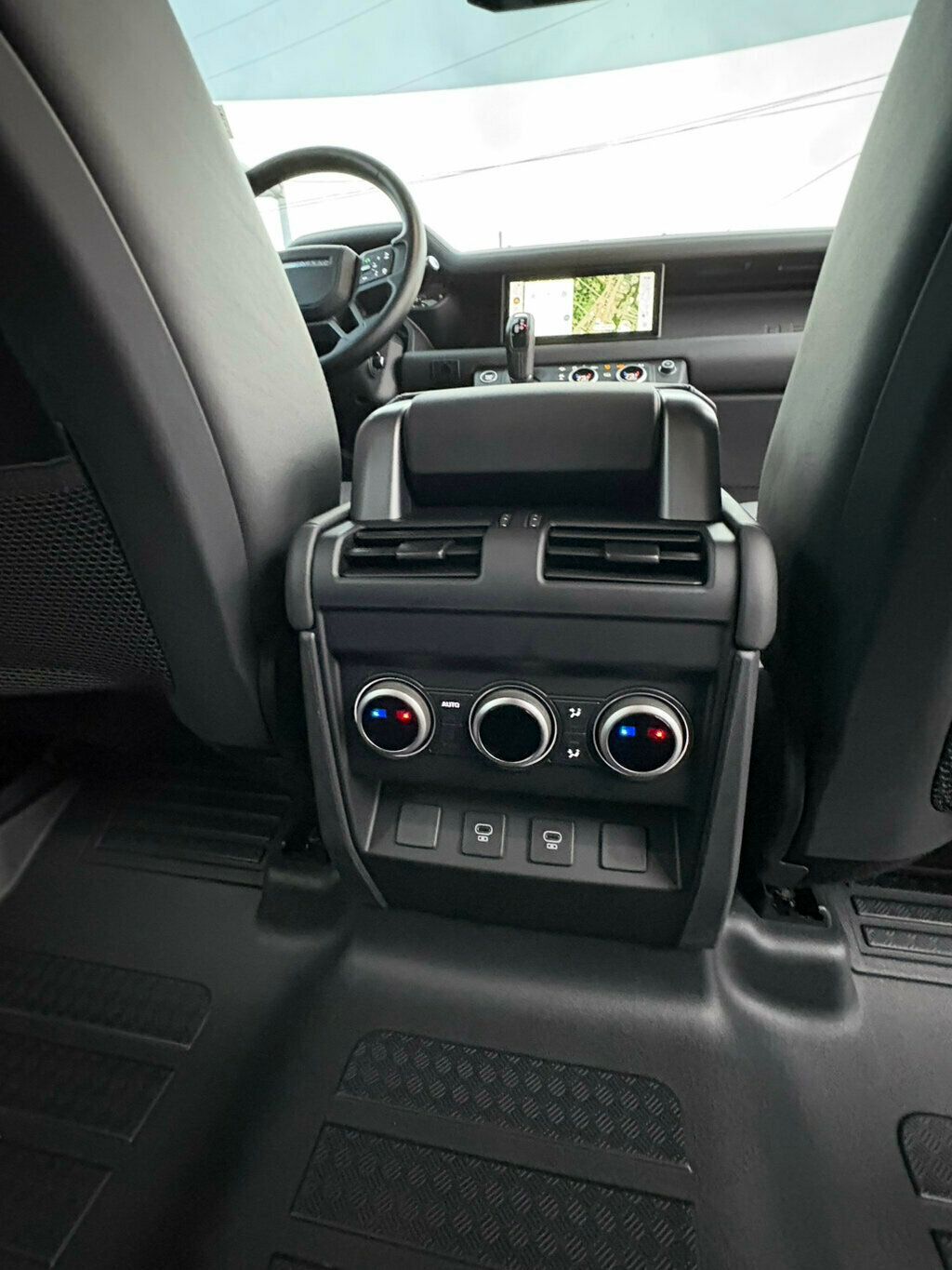 2024 Land Rover Defender LocalTrade/MSRP$88705/X-Dynamic-SE/Heated&CooledSeats/FamilyPkg - 22961394 - 24