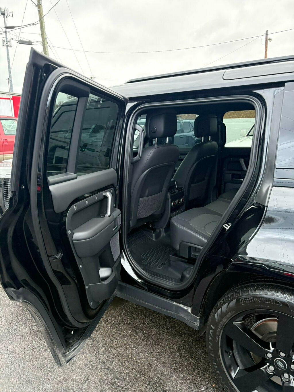 2024 Land Rover Defender LocalTrade/MSRP$88705/X-Dynamic-SE/Heated&CooledSeats/FamilyPkg - 22961394 - 26