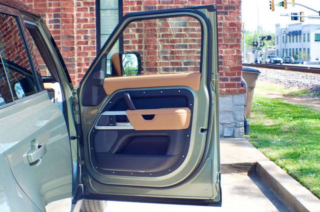 2024 Land Rover Defender MSRP$80875/P-400-X-Dynamic-SE/3rdRowSeats/FamilyPkg/NAV - 23008364 - 43