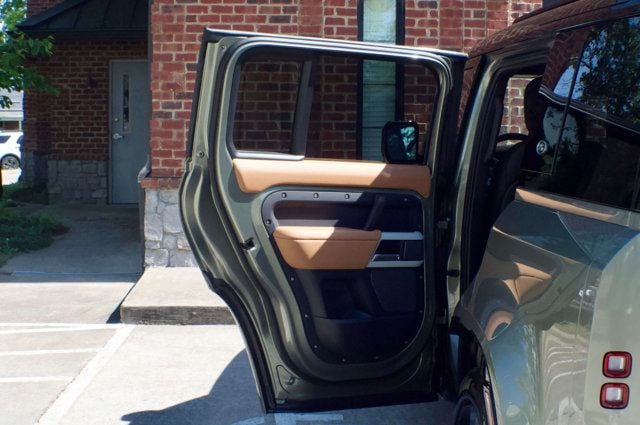 2024 Land Rover Defender MSRP$80875/P-400-X-Dynamic-SE/3rdRowSeats/FamilyPkg/NAV - 23008364 - 46
